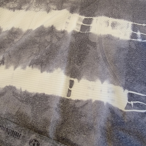Lot of 2 Lululemon swiftly tops Size 4 - Picture 3 of 5